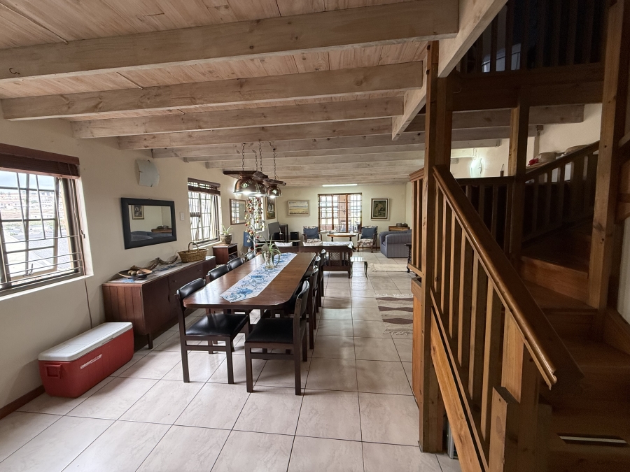 4 Bedroom Property for Sale in Vakansieplaas Western Cape